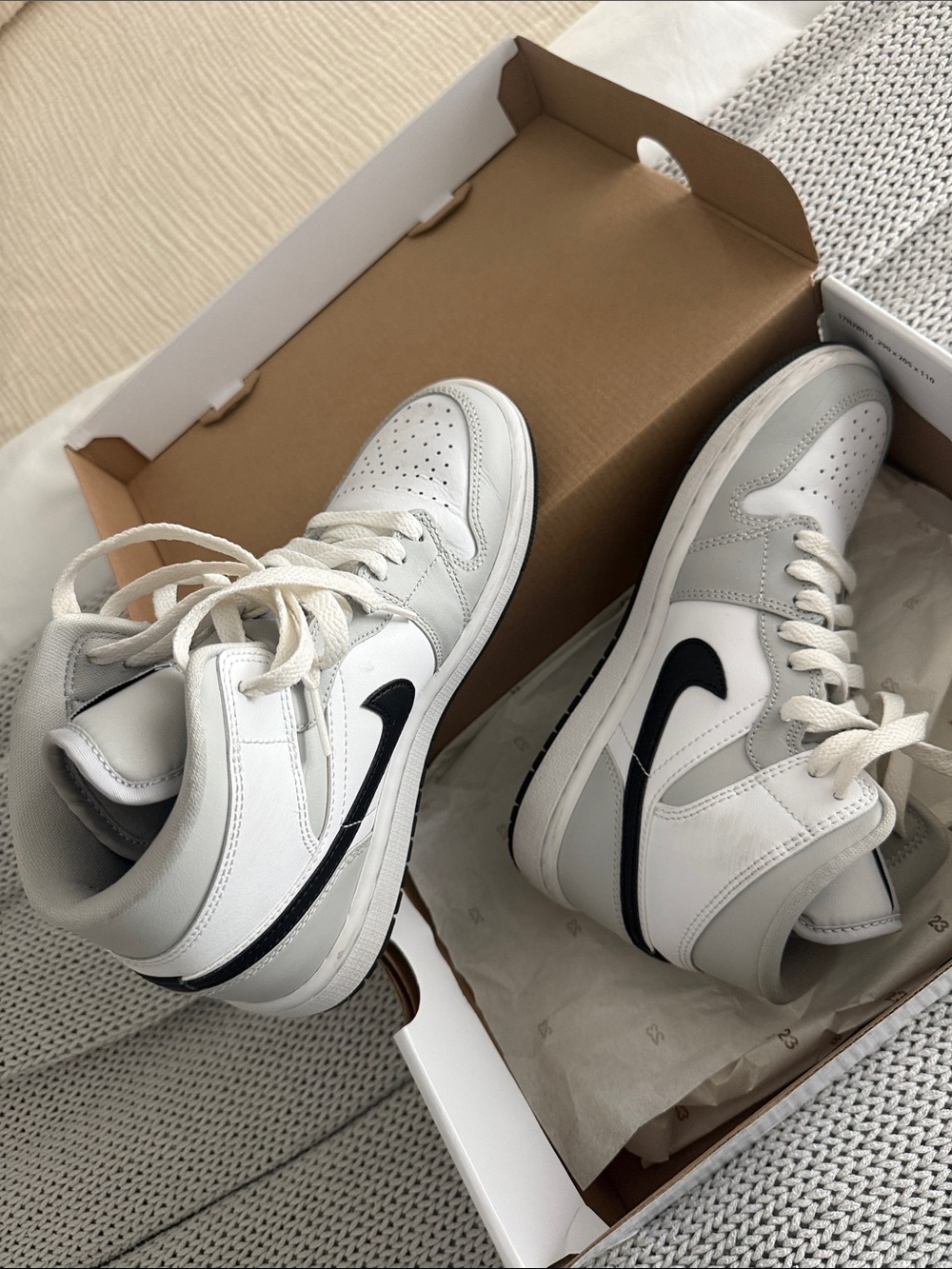 2021 Wmns Air Jordan 1 Mid 'Grey Fog' - Picture 7 of 10